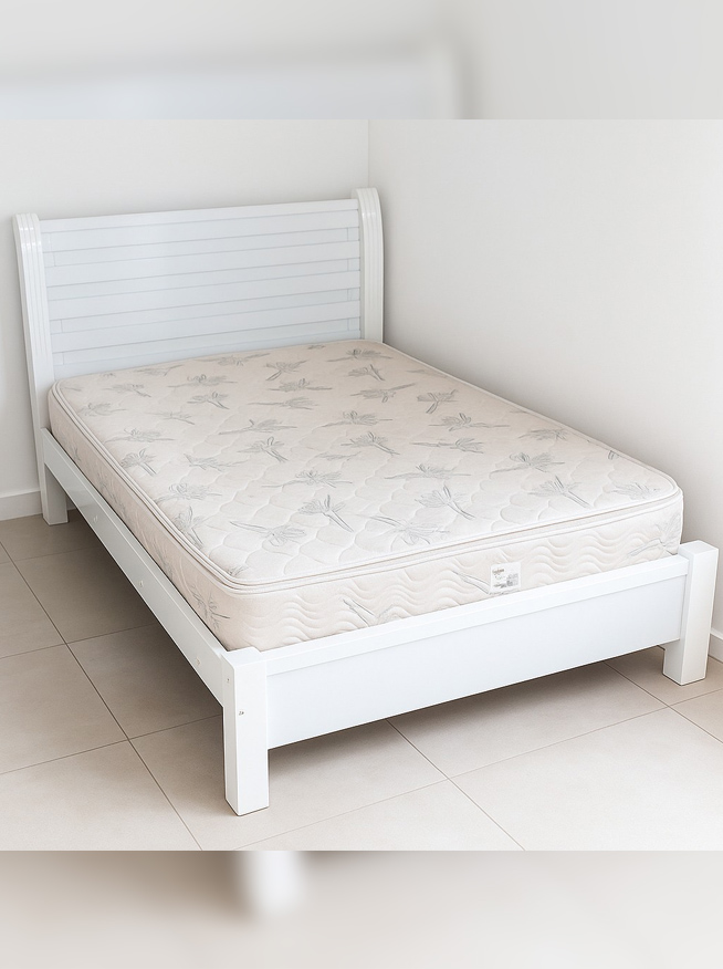 Cama de Casal com Colchão Branco