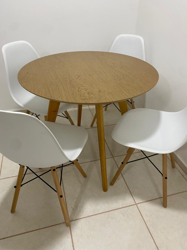 Mesa com 4 Cadeiras Abracadabra