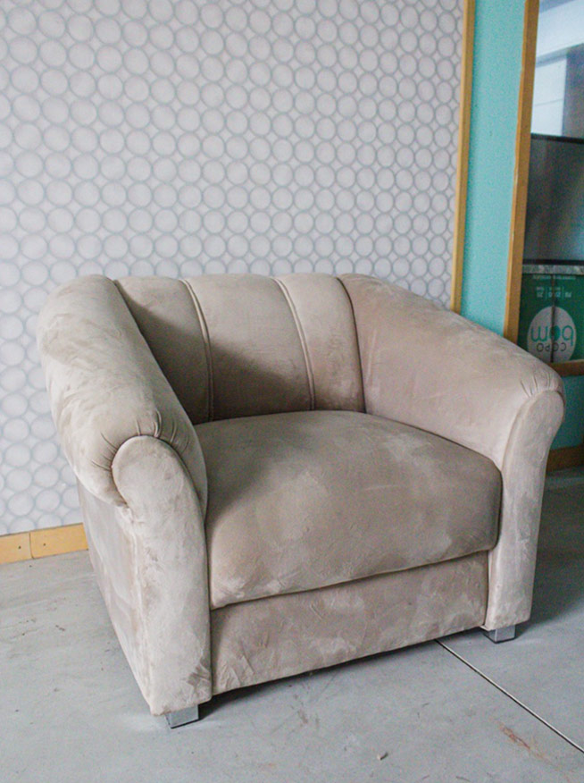 Poltrona Bege em Suede