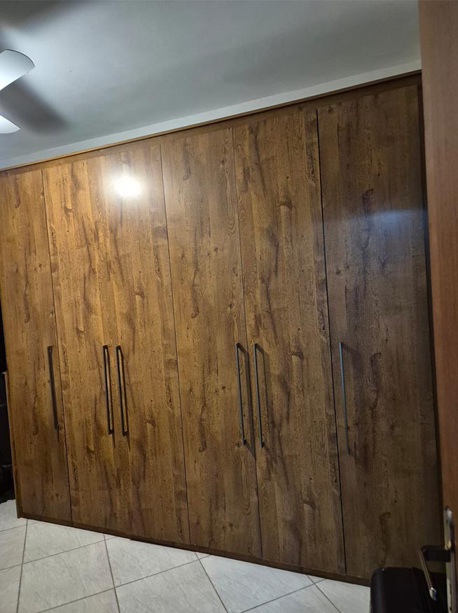 Guarda-Roupas 6 Portas