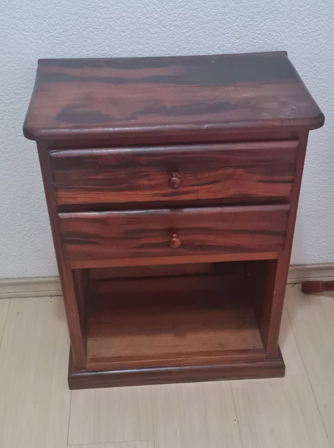 Mesa de Cabeceira em Madeira