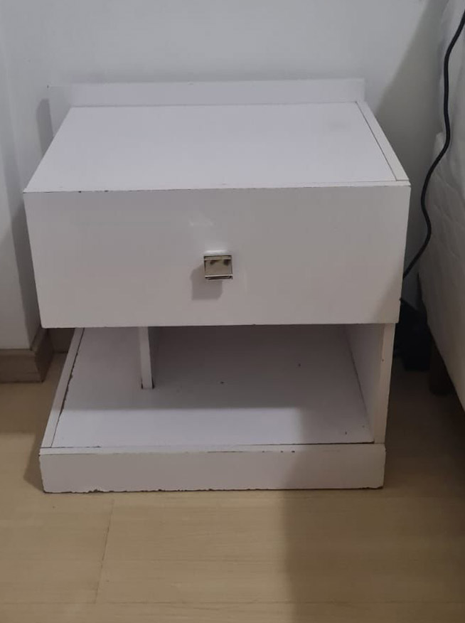 Mesa de Cabeceira Branca