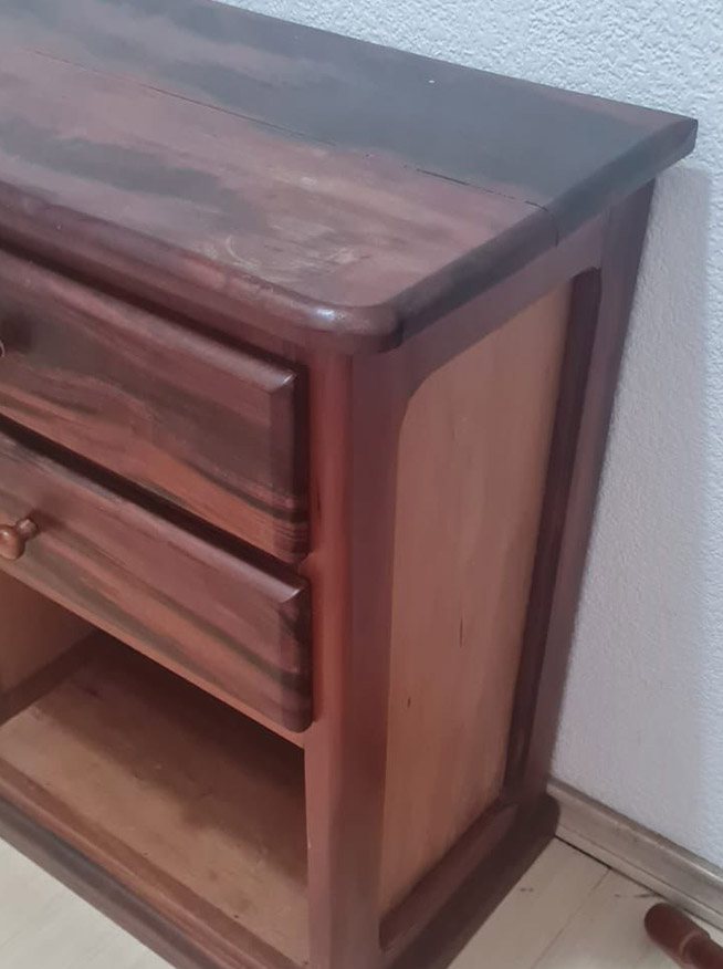 Mesa de Cabeceira em Madeira